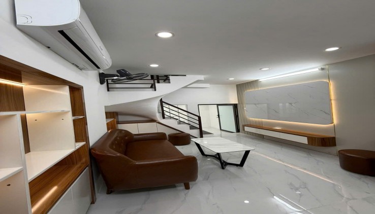 Cho thuê nhà đẹp Ở HỘ GIA ĐÌNH nguyên căn Phố Khâm Thiên 22m2 x 3 tầng, 3 ngủ, 8 Triệu